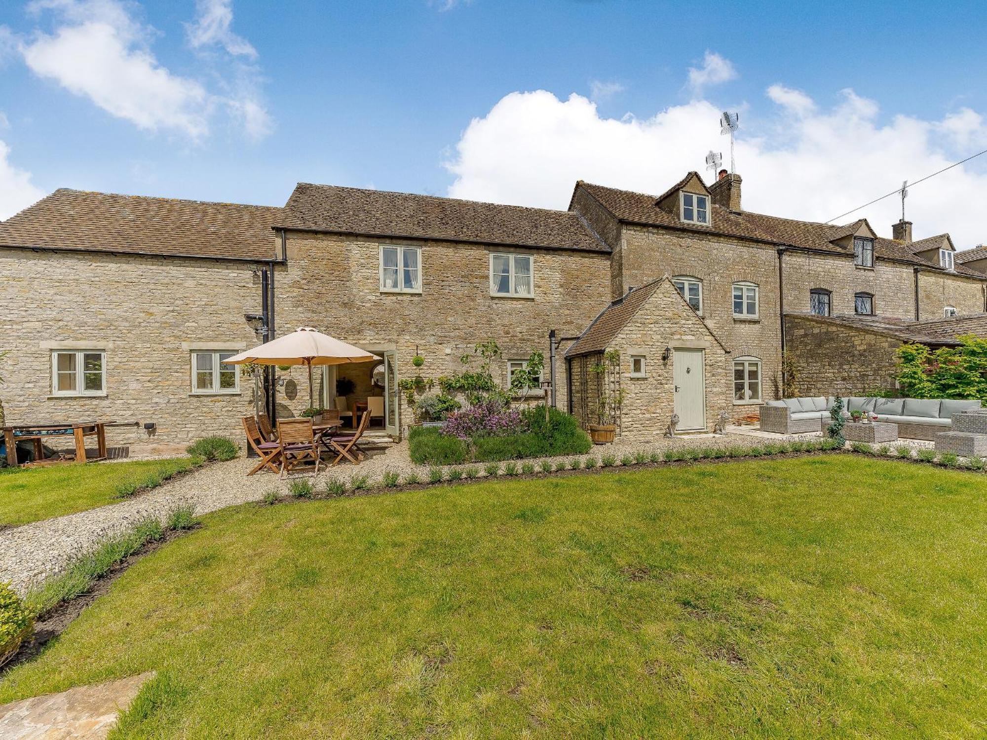 The Clock House Villa Bisley  Exterior photo