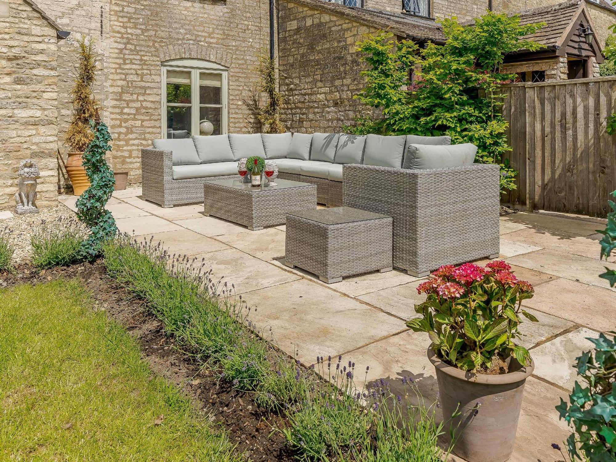 The Clock House Villa Bisley  Exterior photo