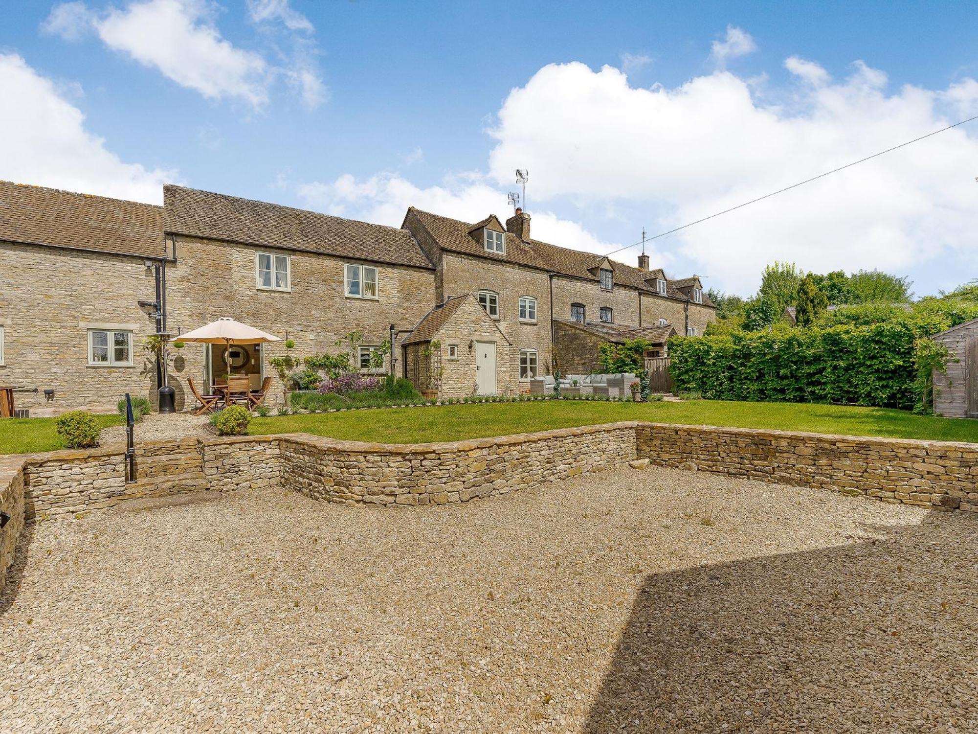 The Clock House Villa Bisley  Exterior photo
